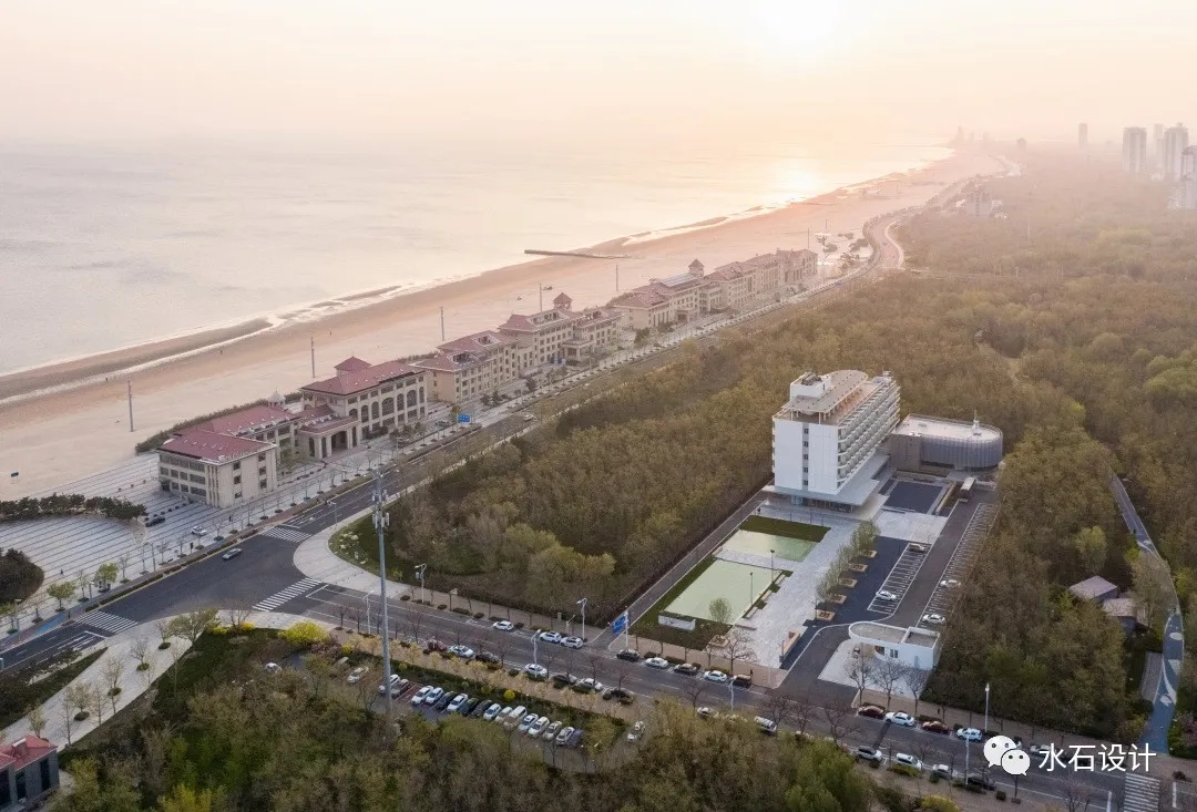 烟台海洋经济总部基地与美丽的渤海湾